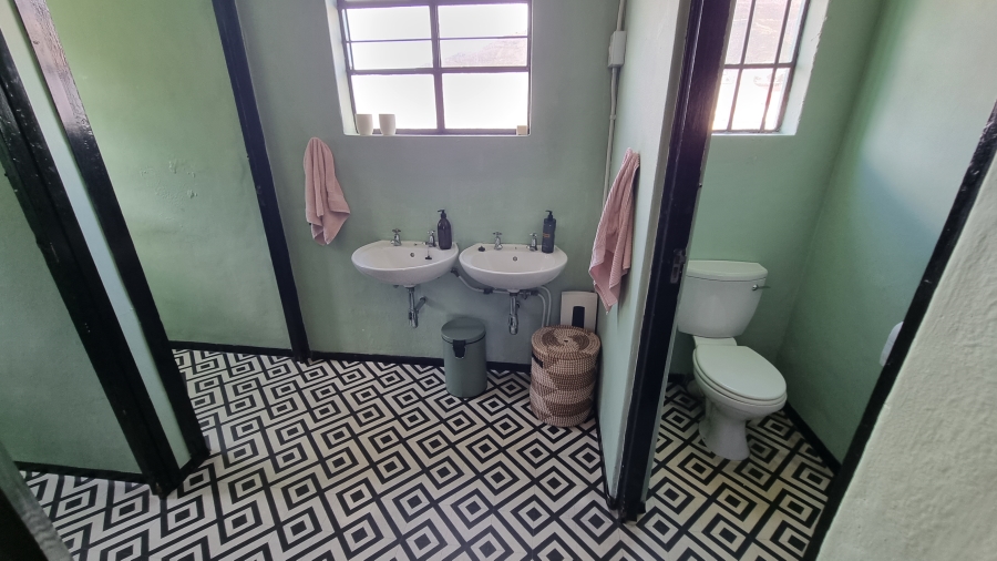 To Let Commercial Property for Rent in Woodstock Western Cape
